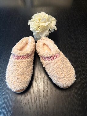 Kooba Plush Sherpa Slip-On Slippers in Cream with Red Accent